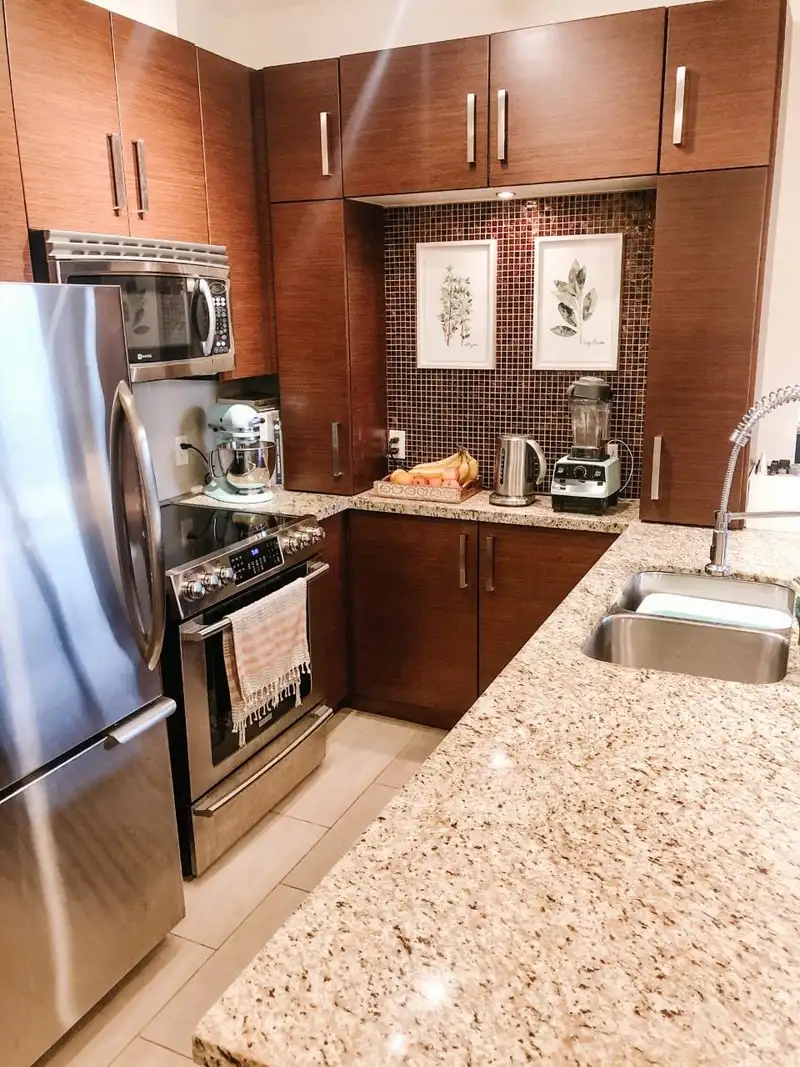 402 15168 19 AVENUE - photo 4 of 8