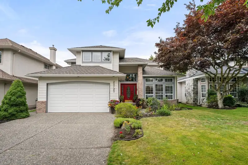 20725 91 AVENUE - photo 1 of 40