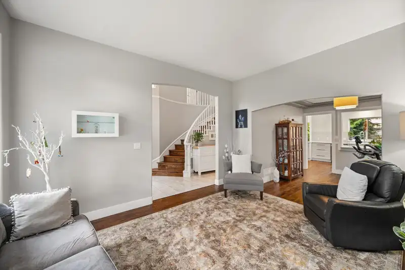 20725 91 AVENUE - photo 4 of 40