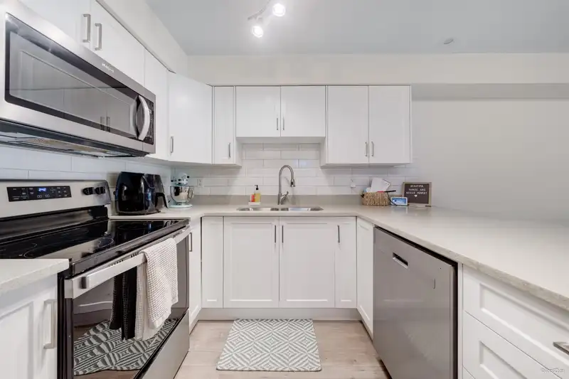 219 30515 CARDINAL AVENUE - photo 1 of 22