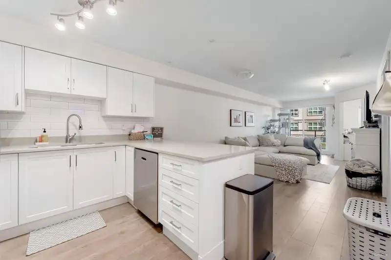219 30515 CARDINAL AVENUE - photo 2 of 22