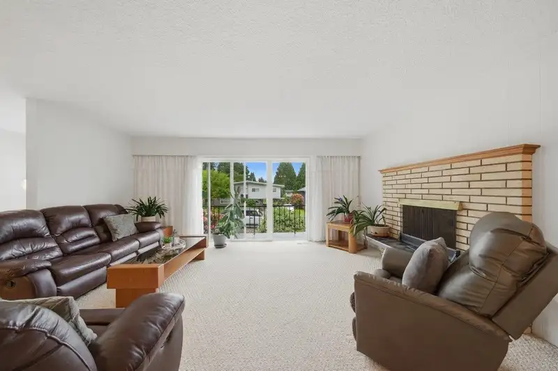 3963 SEFTON STREET - photo 3 of 35