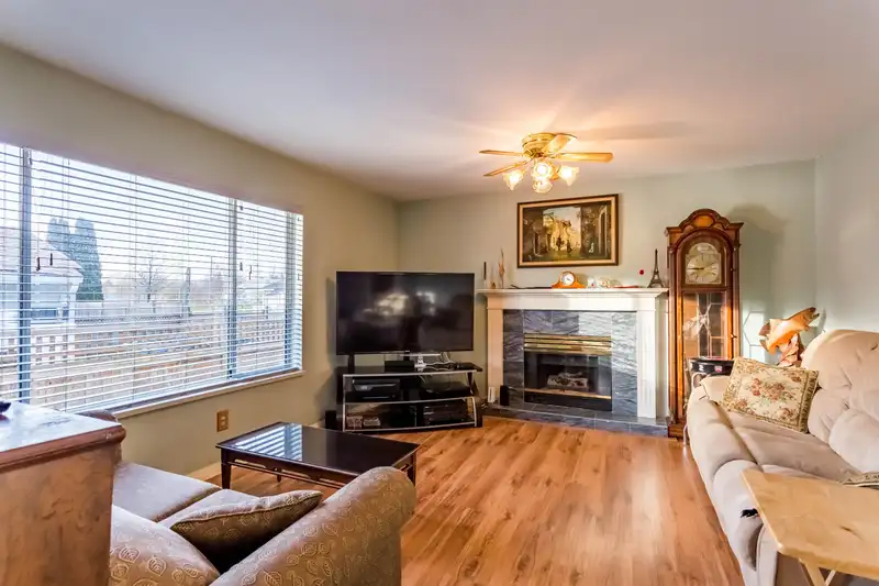 12717 114 AVENUE - photo 3 of 30