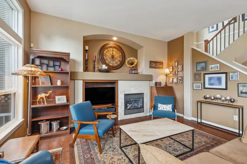 14723 58 AVENUE - photo 4 of 40