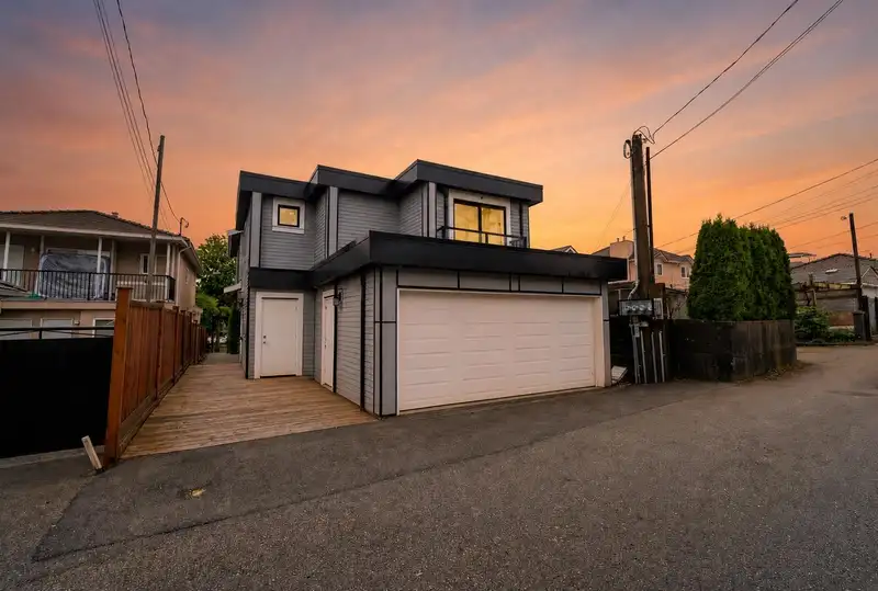 2885 E GEORGIA STREET - photo 1 of 17