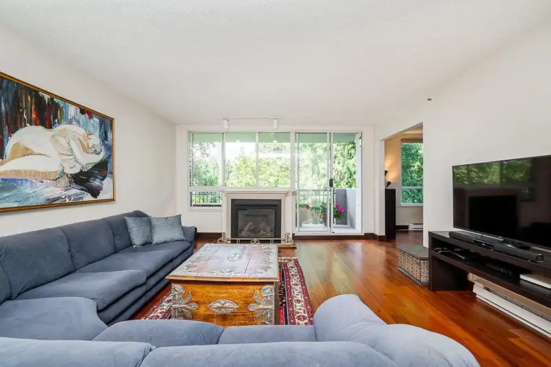 904 545 AUSTIN AVENUE - photo 4 of 38