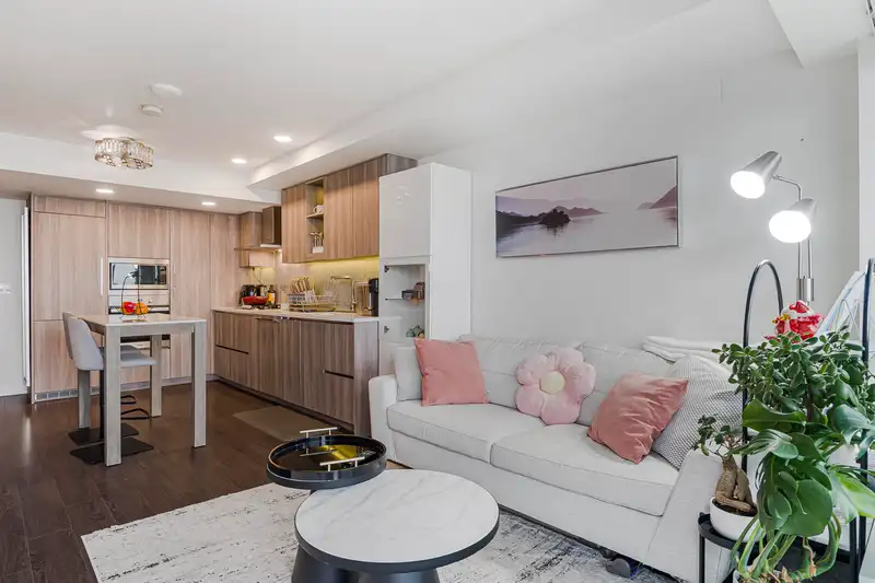 2505 433 SW MARINE DRIVE - photo 2 of 11