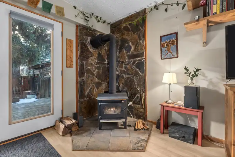 15 1470 LAUREL STREET - photo 4 of 31