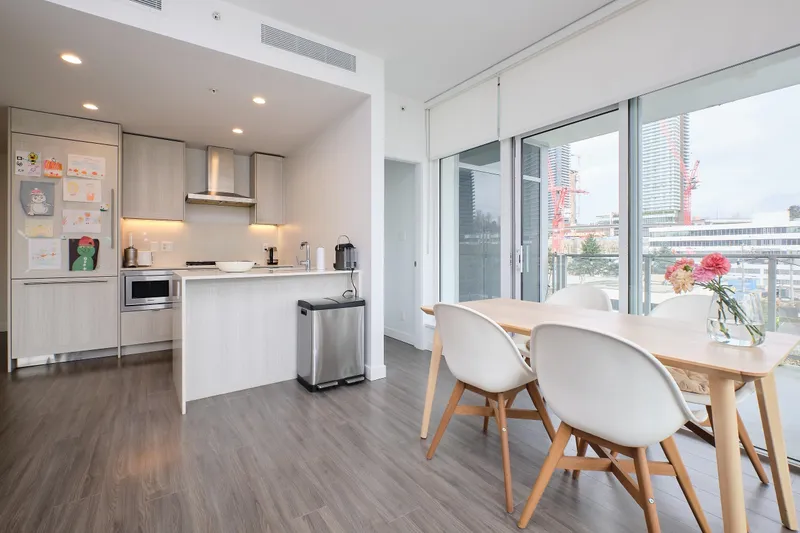 504 2351 BETA AVENUE - photo 4 of 19