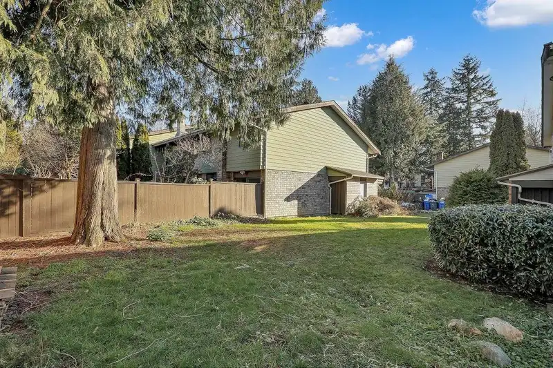 128 7472 138 STREET - photo 2 of 34
