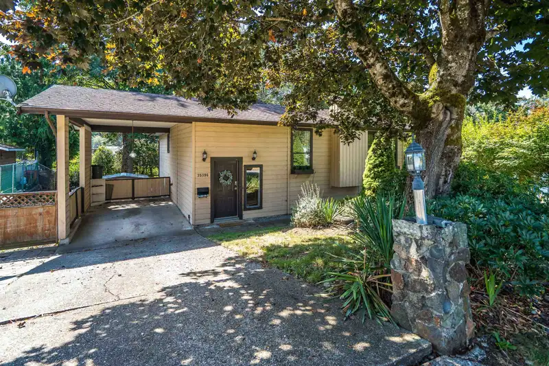 35396 SELKIRK AVENUE - photo 4 of 36