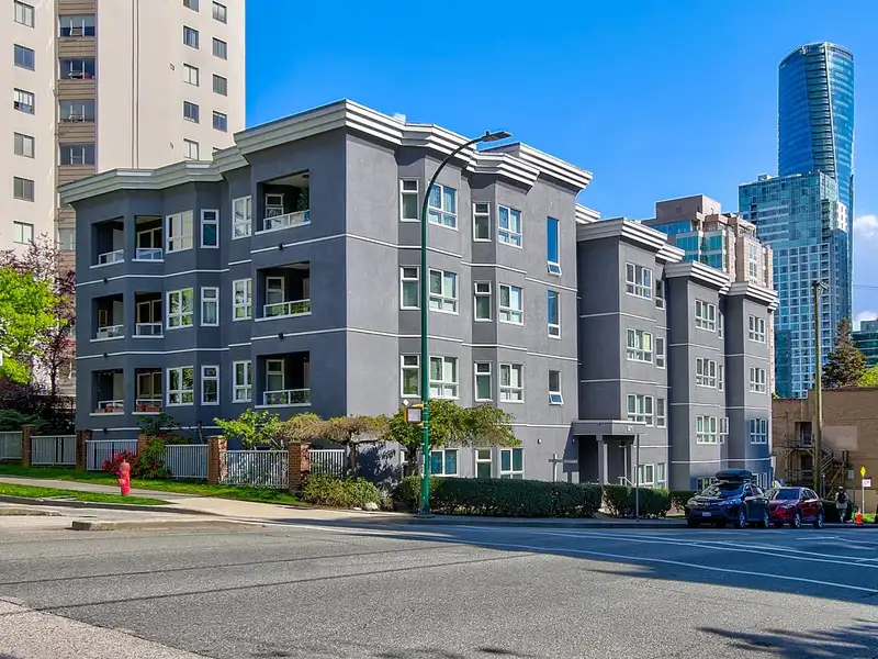 307 921 THURLOW STREET - photo 1 of 16