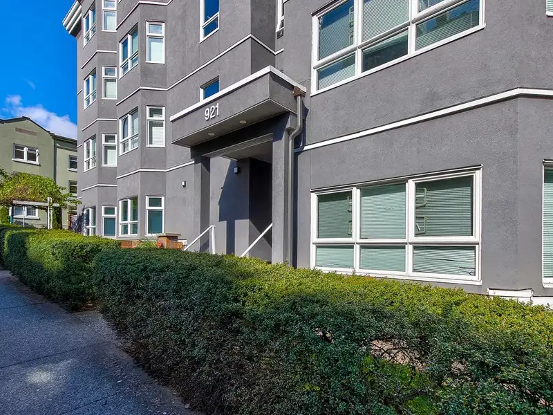 307 921 THURLOW STREET - photo 2 of 16