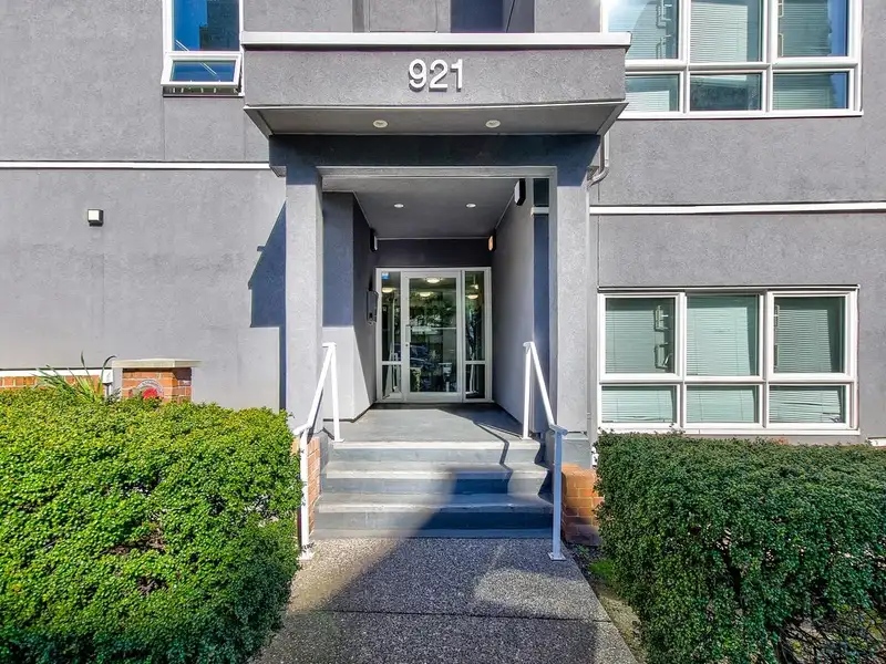 307 921 THURLOW STREET - photo 3 of 16