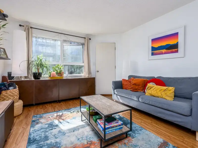 307 921 THURLOW STREET - photo 4 of 16