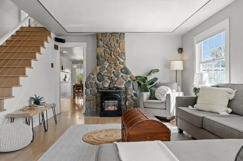 6464 REID ROAD - photo 2 of 36