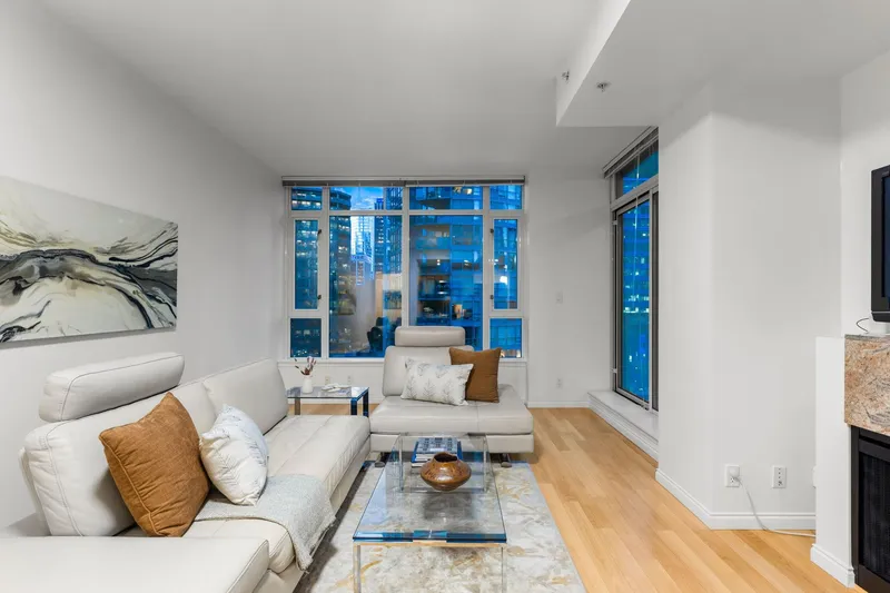 807 1211 MELVILLE STREET - photo 3 of 25