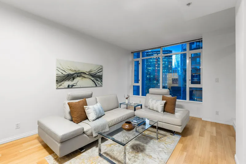 807 1211 MELVILLE STREET - photo 4 of 25