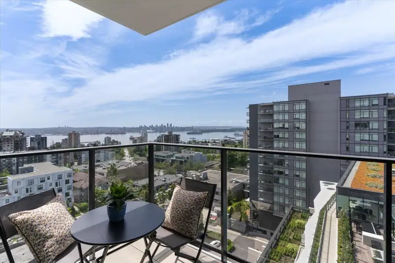 1004 135 E 13TH STREET - photo 2 of 25