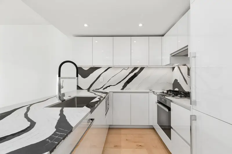 1004 135 E 13TH STREET - photo 4 of 25