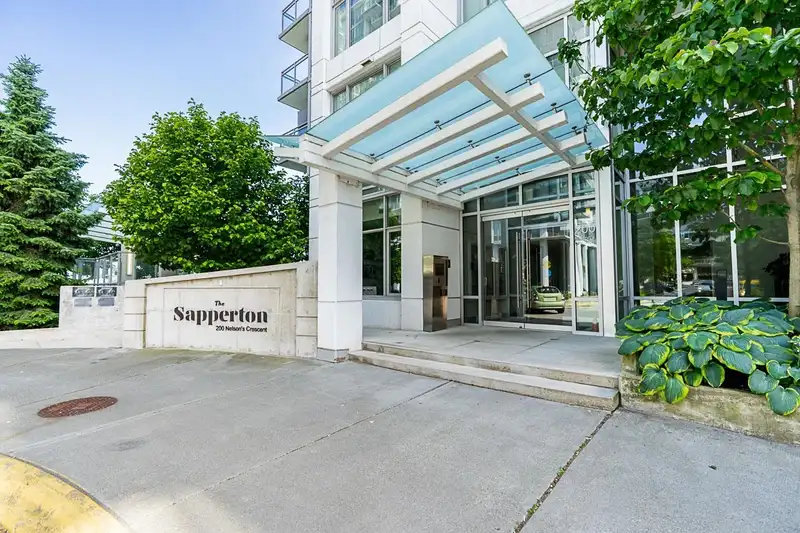 708 200 NELSON'S CRESCENT - photo 4 of 37