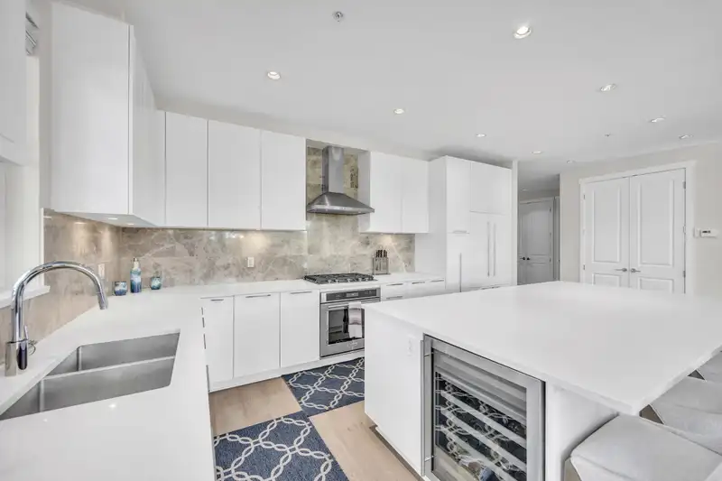 107 5535 ADMIRAL WAY - photo 3 of 40