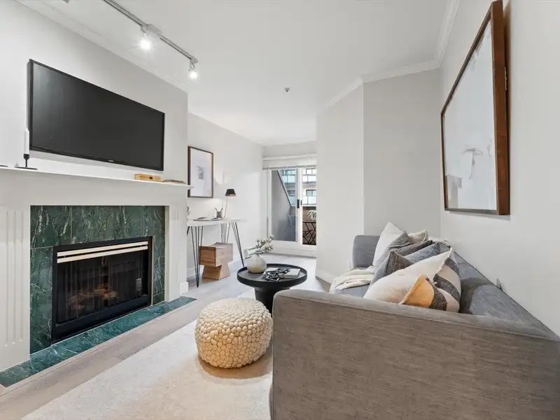205 3638 W BROADWAY - photo 3 of 25