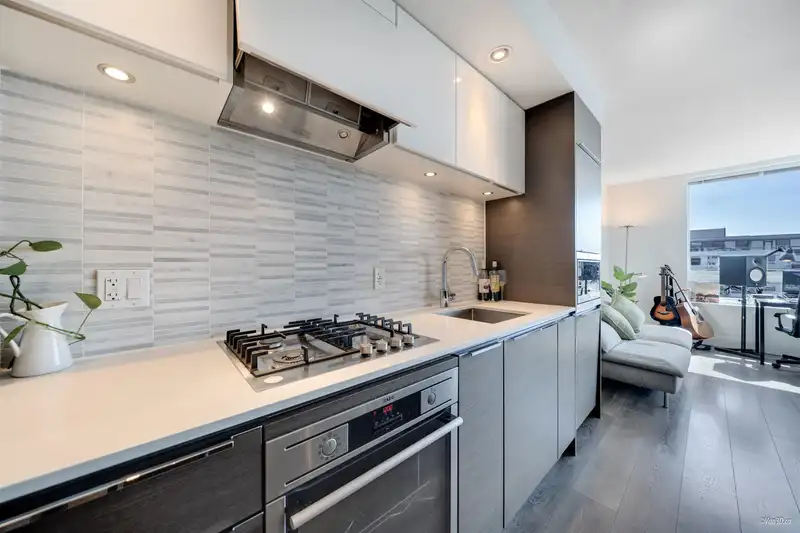 1501 5233 GILBERT ROAD - photo 4 of 28