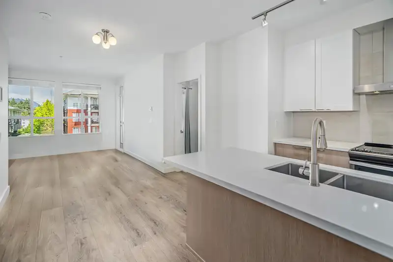 303 611 REGAN AVENUE - photo 2 of 34