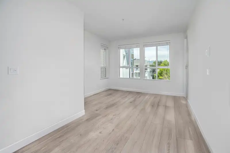 303 611 REGAN AVENUE - photo 3 of 34