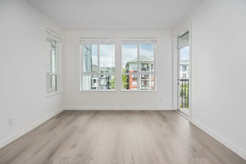 303 611 REGAN AVENUE - photo 4 of 34