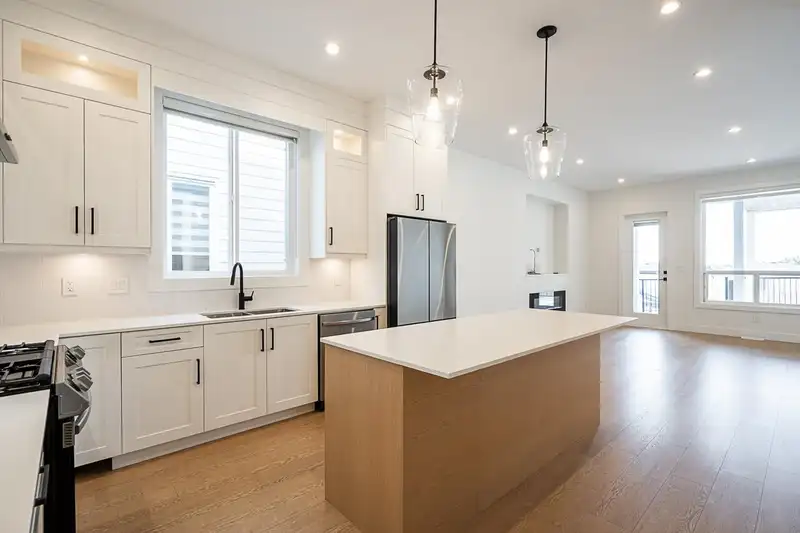 16718 16 AVENUE - photo 3 of 34