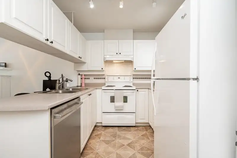 410 1035 AUCKLAND STREET - photo 2 of 27