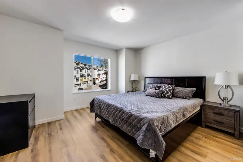 71 16561 17A AVENUE - photo 2 of 33