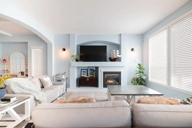 18940 72 AVENUE - photo 1 of 40
