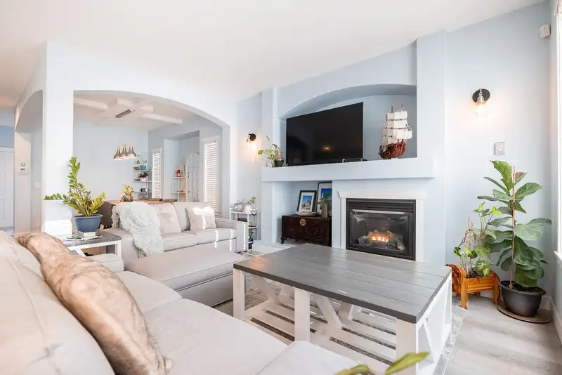 18940 72 AVENUE - photo 3 of 40