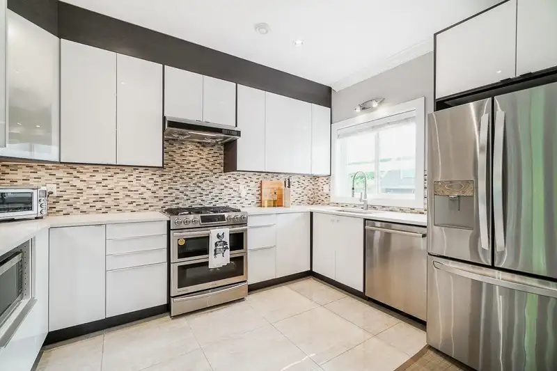 5603 RHODES STREET - photo 4 of 17