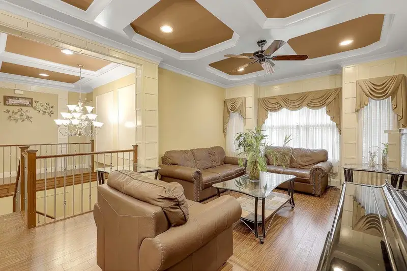 10047 129 STREET - photo 2 of 25