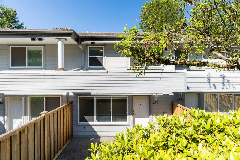 132 SHORELINE CIRCLE - photo 2 of 25