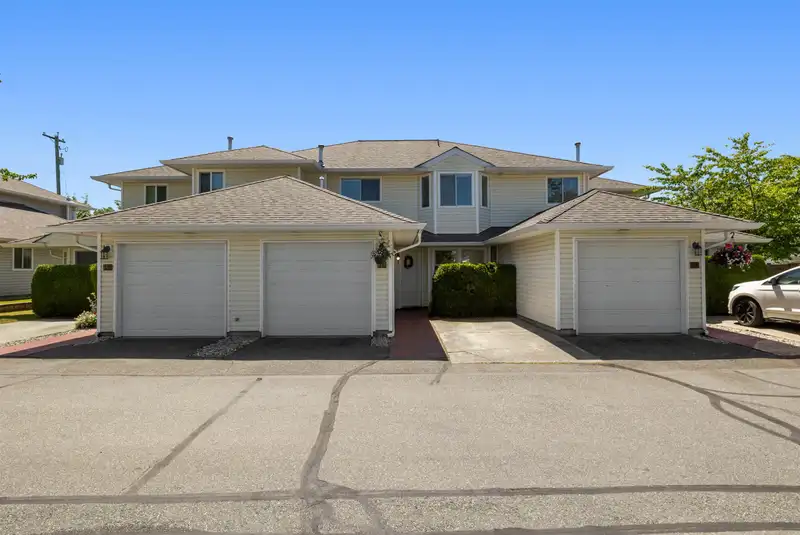 18 21928 48 AVENUE - photo 1 of 38