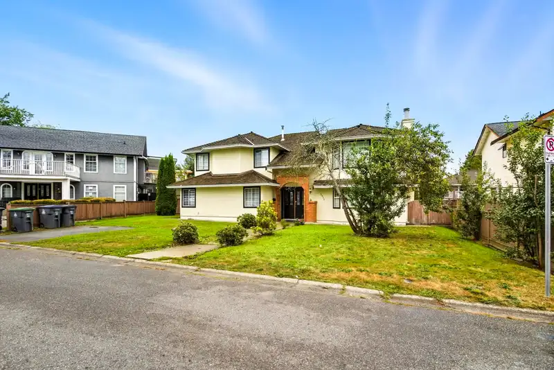 9024 135A STREET - photo 3 of 40
