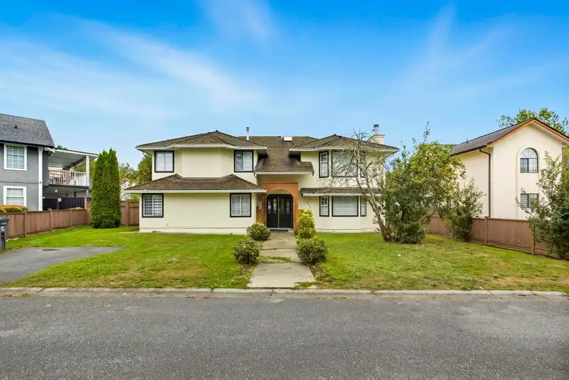 9024 135A STREET - photo 4 of 40