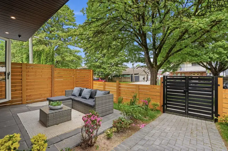 1 2438 E 20TH AVENUE - photo 3 of 36