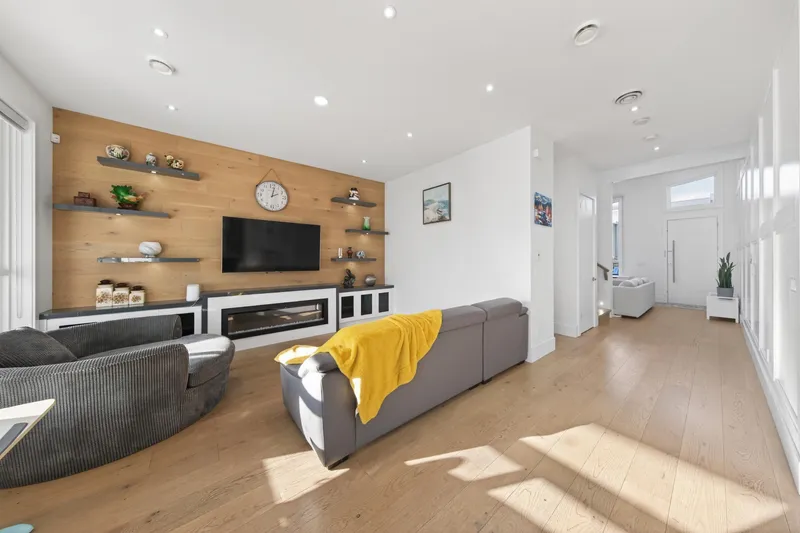 16764 18A AVENUE - photo 4 of 25