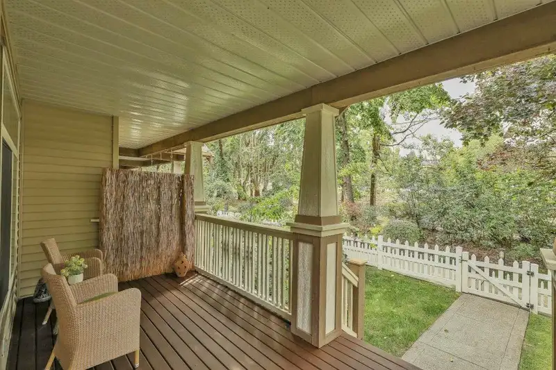 48 2678 KING GEORGE BOULEVARD - photo 2 of 39