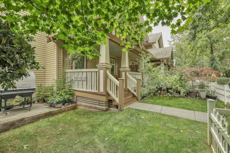 48 2678 KING GEORGE BOULEVARD - photo 3 of 39