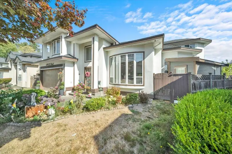 6640 123 STREET - photo 4 of 36