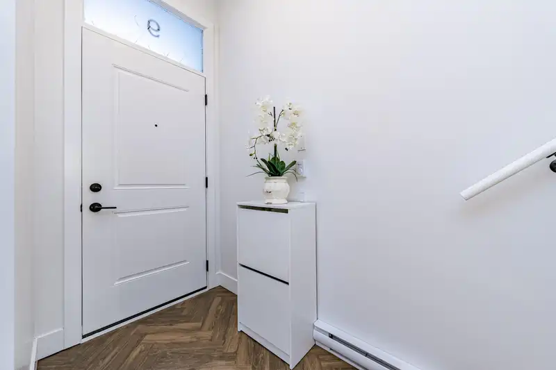 9 14955 101A AVENUE - photo 2 of 22