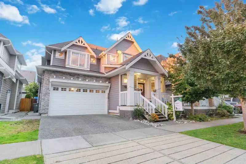 17333 1 AVENUE - photo 1 of 38