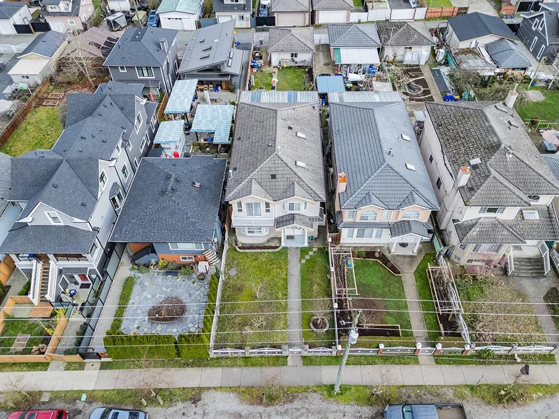 5892 TYNE STREET - photo 4 of 25